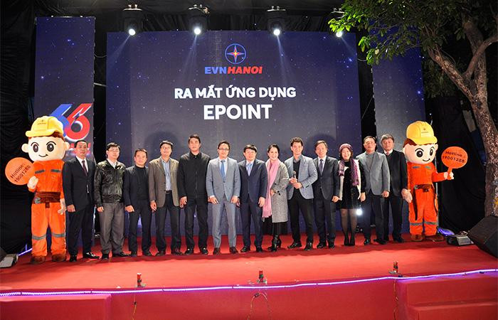 Các đại biểu tham dự buổi lễ.