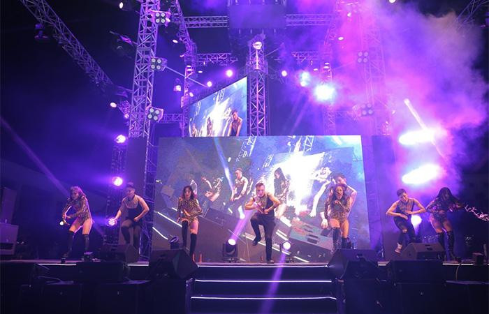 Sân khấu Countdown được đốt cháy cùng bữa tiệc của âm thanh, ánh sáng