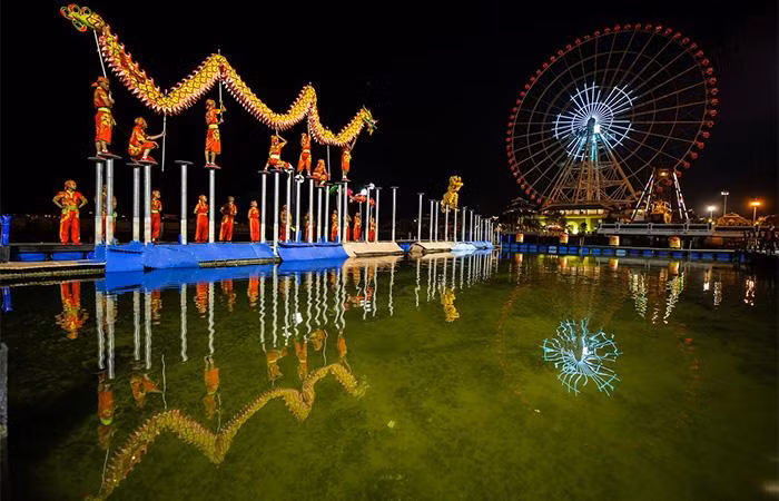 Trình diễn Mai hoa thung tại sân khấu mặt nước Công viên châu Á - Asia Park