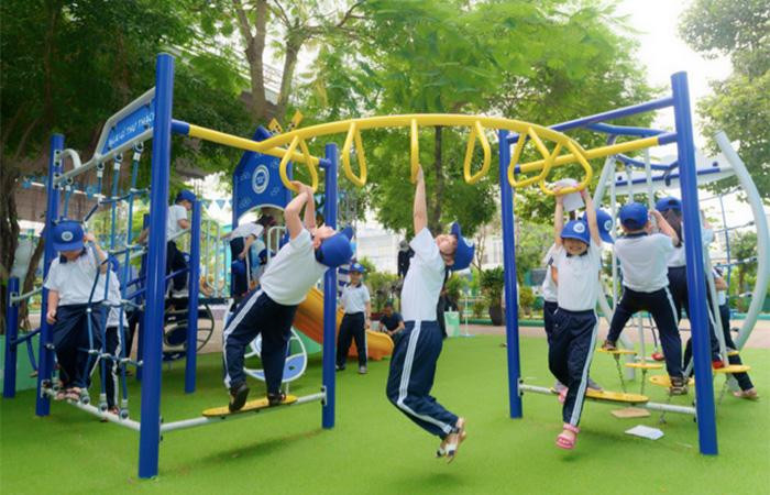 Sân chơi Ngại gì thử thách của thương hiệu sữa Cô Gái Hà Lan trong chương trình chiến lược “Vì một Việt Nam vươn cao vượt trội” nhằm phát động phong trào rèn luyện thể lực cho học sinh tiểu học