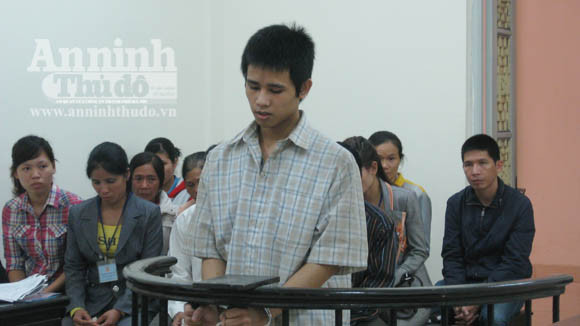 Tống tình nữ sinh lớp 8 đang mang thai bằng cách dọa tung ảnh khỏa thân ảnh 1