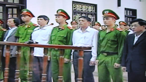 Bị hại Đoàn Văn Vươn xin giảm nhẹ hình phạt cho bị cáo Nguyễn Văn Khanh ảnh 1