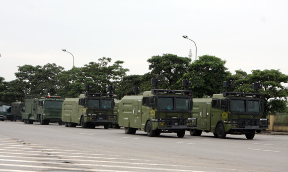 Công an TP Hà Nội diễn tập chống bạo loạn, khủng bố và giải cứu con tin ảnh 5 Công an TP Hà Nội diễn tập chống bạo loạn, khủng bố và giải cứu con tin ảnh 5