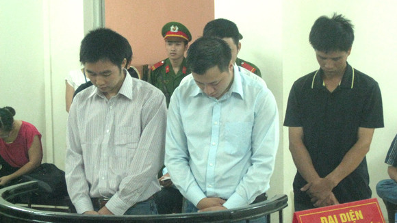 4 kỹ sư và một lái xe "rút ruột" công trình cầu Nhật Tân ảnh 1