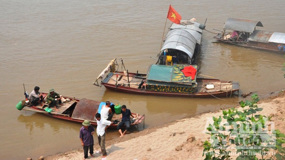 Rủ nhau ra sông Hồng tắm, 2 học sinh bị chết thảm ảnh 1