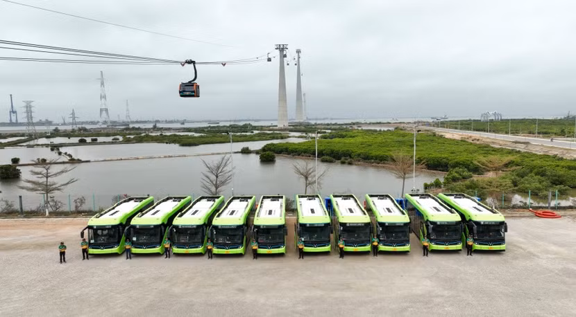 Xe điện tuyến ga Phù Long - Vịnh trung tâm Xanh Island vận hành từ ngày 18/4 (Ảnh: Ánh Dương)