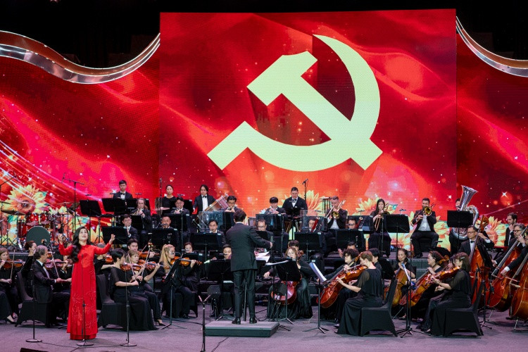 Nghệ sĩ thăng hoa cùng Dàn nhạc giao hưởng Mặt Trời (SSO) tại đêm nhạc “Đảng trong mùa xuân đại thắng” mùa 1 tại Đà Nẵng