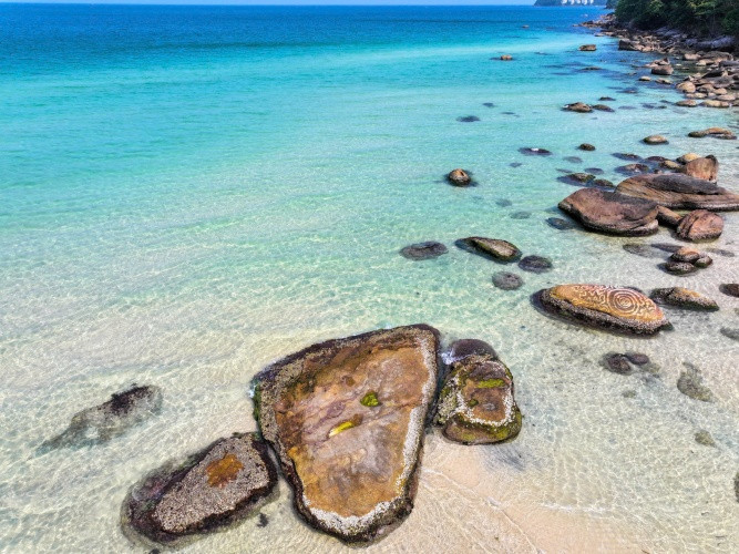 Đảo Phú Quốc sở hữu làn nước xanh trong, lý tưởng cho các hoạt động lặn biển