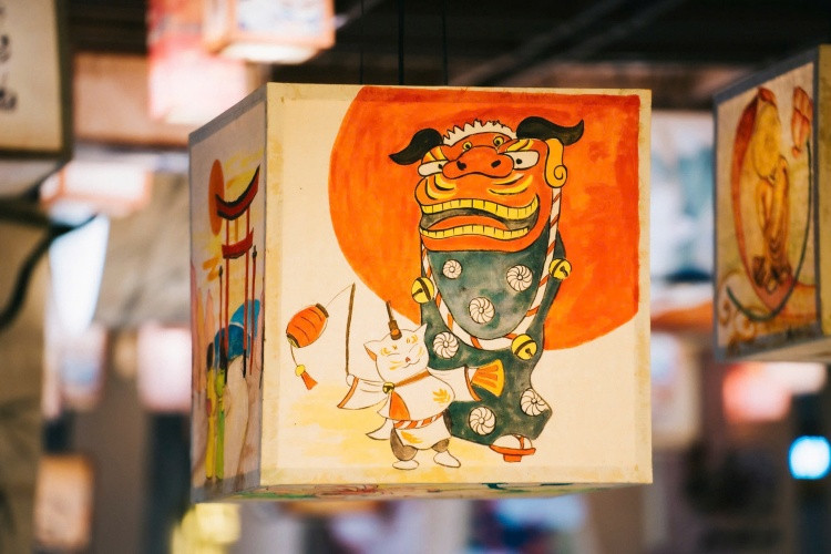 Tranh “Ký ức đồng dao” được vẽ lại làm đèn đăng tại triển lãm nghệ thuật. Ảnh: Sun World Ba Den Mountain