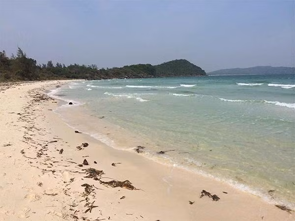 Hình ảnh Bãi Kem ngập rác trước khi được tập đoàn Sun Group đầu tư