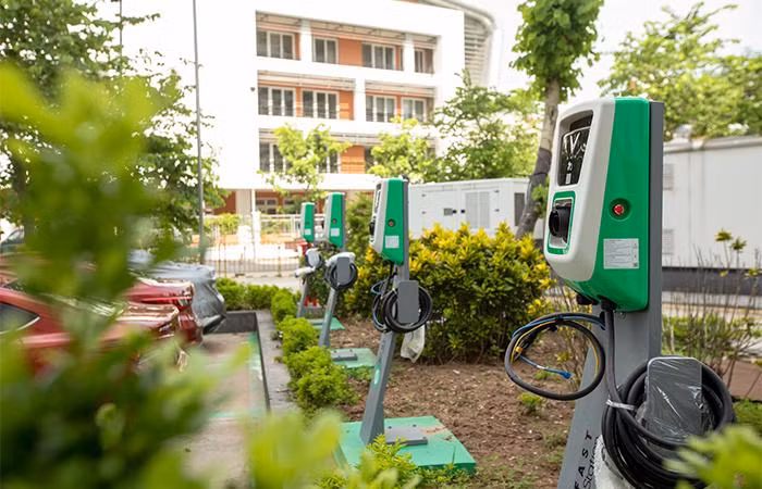 Trụ sạc ô tô có kích thước nhỏ gọn, không ảnh hưởng tới cảnh quan xung quanh.