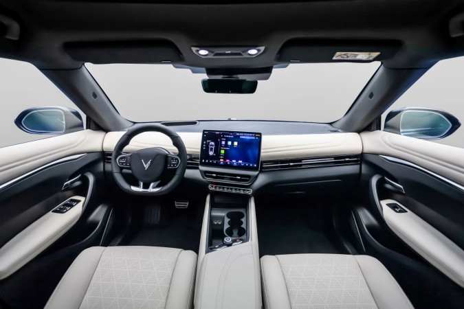 VF 7 vượt trội bởi được trang bị động cơ mạnh mẽ cùng công nghệ thông minh