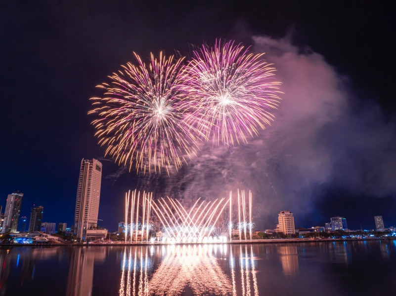 Thời tiết đẹp hay xấu sẽ tạo nên màn trình diễn ánh sáng trong hay khói Thời tiết đẹp hay xấu sẽ tạo nên màn trình diễn ánh sáng trong hay khói