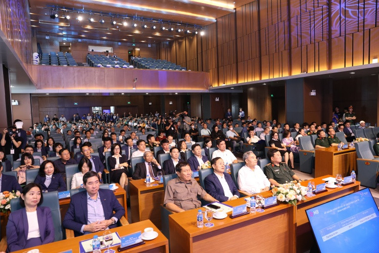 Toàn cảnh ĐHĐCĐ MB ngày 15/6/2024 Toàn cảnh ĐHĐCĐ MB ngày 15/6/2024