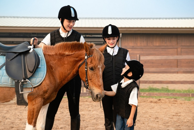 Du khách sẽ được trải nghiệm cùng ngựa quý dưới sự hướng dẫn của chuyên gia Du khách sẽ được trải nghiệm cùng ngựa quý dưới sự hướng dẫn của chuyên gia