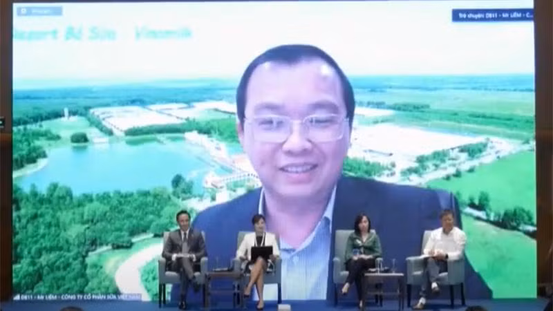 Ông Lê Thành Liêm, đại diện Vinamilk tham gia tham luận tại hội thảo "Chuyển đổi tư duy và hệ thống để tối ưu hóa quản trị doanh nghiệp bền vững"