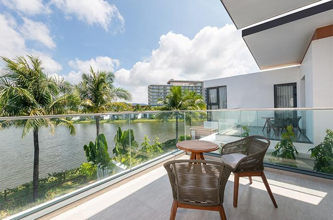 Mật độ xây dựng ở Felicity Phu Quoc được xếp vào hàng gần như thấp nhất ở Phú Quốc, chỉ 12.3%. Phần còn lại là màu xanh mướt mát mà tạo hoá ban tặng cho rẻo đất này. Mật độ xây dựng ở Felicity Phu Quoc được xếp vào hàng gần như thấp nhất ở Phú Quốc, chỉ 12.3%. Phần còn lại là màu xanh mướt mát mà tạo hoá ban tặng cho rẻo đất này.