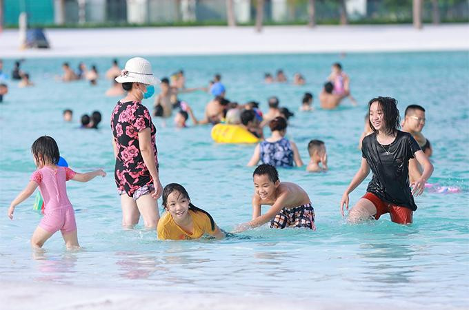 Trải nghiệm “tắm biển giữa Thủ đô” mang tới cảm giác sảng khoái cực độ cho khách tham quan Trải nghiệm “tắm biển giữa Thủ đô” mang tới cảm giác sảng khoái cực độ cho khách tham quan