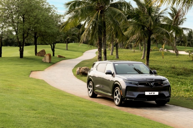 VinFast VF 9 có chiều dài cơ sở lên đến 3.150mm cùng không gian nội thất được tối ưu nhằm mang đến sự thoáng đãng, thoải mái cho người sử dụng.