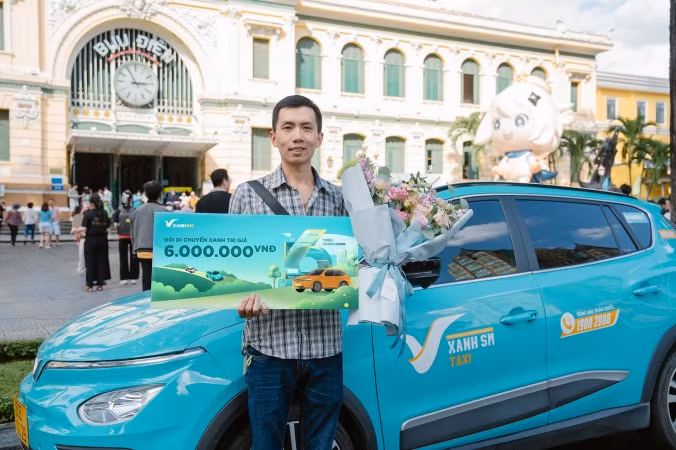 Anh Nguyễn Thái Dương (TP.HCM) là khách hàng thứ 6 triệu của Xanh SM. Anh Nguyễn Thái Dương (TP.HCM) là khách hàng thứ 6 triệu của Xanh SM.