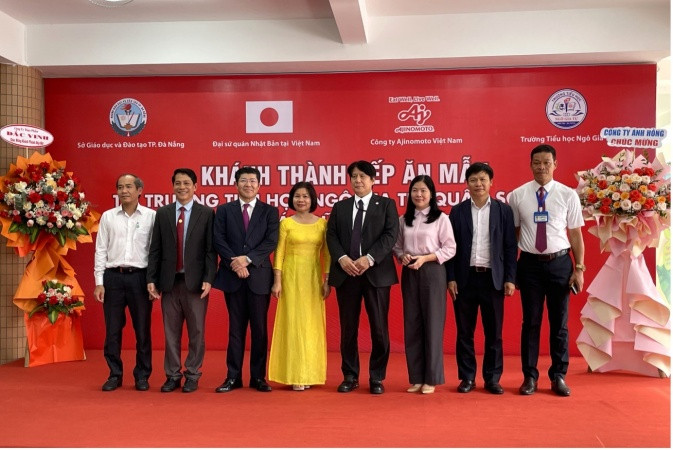 Các đại biểu chụp ảnh lưu niệm tại buổi lễ Các đại biểu chụp ảnh lưu niệm tại buổi lễ