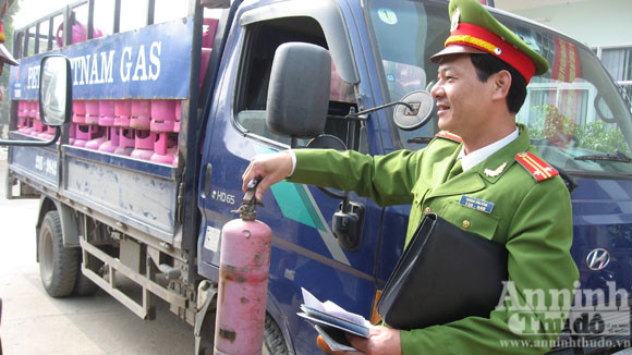 ... khi mà Giấy phép vận chuyển rách nát, bình chữa cháy hư hỏng ... khi mà Giấy phép vận chuyển rách nát, bình chữa cháy hư hỏng