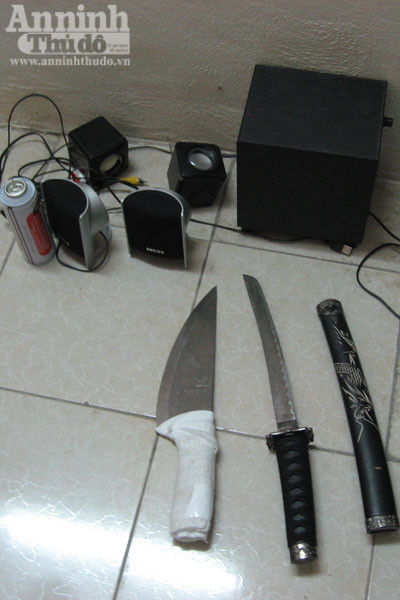 Trần Quốc Việt cùng tang vật thu giữ