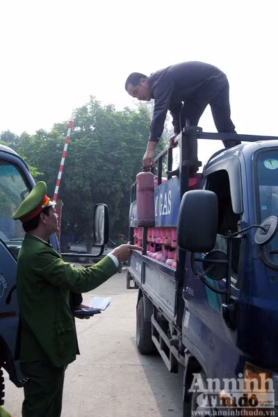 Hoảng hồn xem vi phạm vận chuyển gas ảnh 4