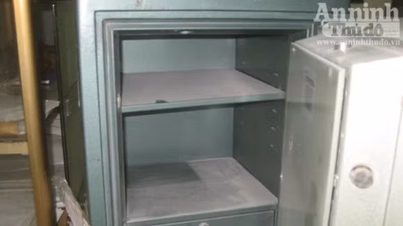 Nguyễn Thị Dậu cùng 2 đồng xu được xem là đồng tiền may mắn của dân làm ăn