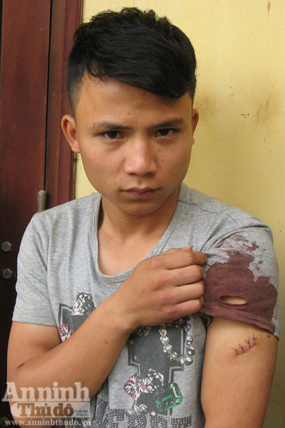 Khơi nguồn cho vụ án mạng là cái "nhìn đểu" của Mạnh (ảnh trái), và Tuấn (ảnh phải) Khơi nguồn cho vụ án mạng là cái "nhìn đểu" của Mạnh (ảnh trái), và Tuấn (ảnh phải)