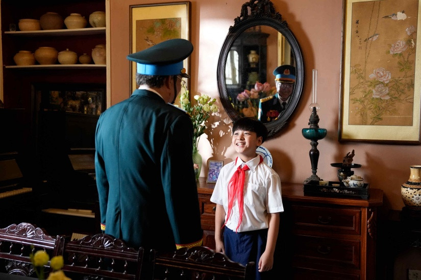 Tình yêu đất nước nảy nở từ sớm trong mỗi người, như hạt mầm được gieo trong ký ức trong trẻo nhất. Tình yêu đất nước nảy nở từ sớm trong mỗi người, như hạt mầm được gieo trong ký ức trong trẻo nhất.