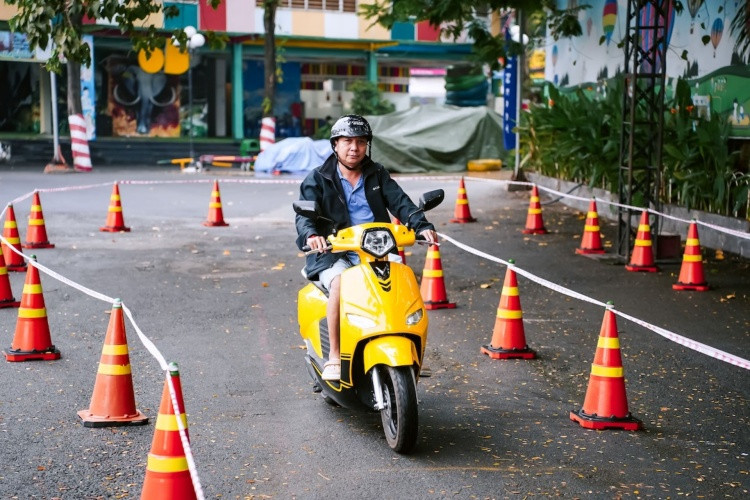 Nhiều khách hàng lựa chọn xe máy điện để chung tay góp phần giảm ô nhiễm môi trường