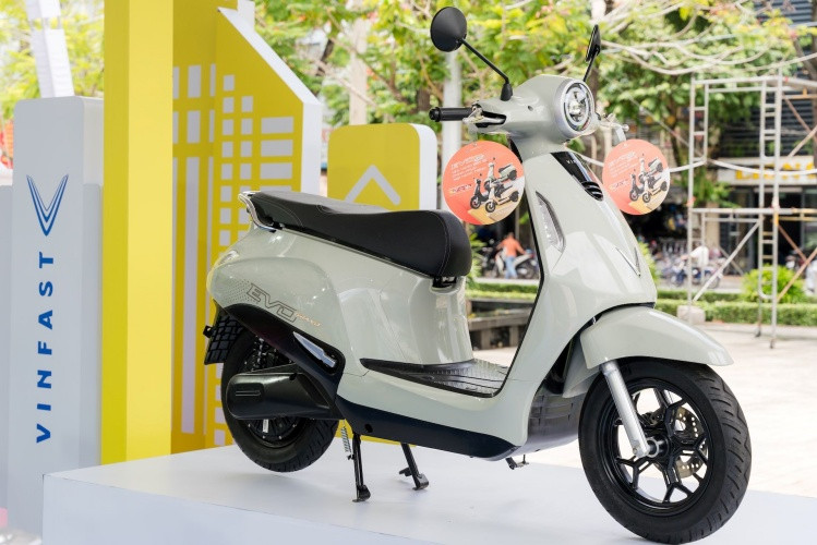 Với tầm vận hành lên tới 262 km/lần sạc, Evo Grand chiếm được cảm tình của nhiều khách hàng đang muốn chuyển từ xe xăng sang xe điện.