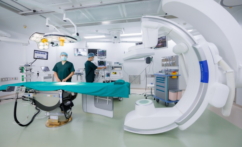 Trang thiết bị tối tân trong phòng mổ của Bệnh viện Mặt Trời. Ảnh: Bệnh viện Mặt Trời