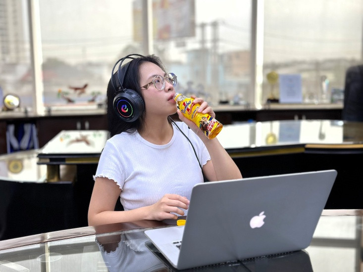 Nước tăng lực Number 1 là “must-have drink” của nhiều người trẻ để tiếp năng lượng, tăng cường tỉnh táo và sự tập trung cho công việc mỗi ngày Nước tăng lực Number 1 là “must-have drink” của nhiều người trẻ để tiếp năng lượng, tăng cường tỉnh táo và sự tập trung cho công việc mỗi ngày