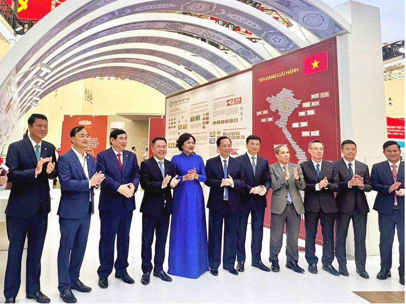 Thống đốc NHNN cùng các lãnh đạo ngành ngân hàng đồng hành tại Triển lãm Thành tựu đất nước: 80 năm Hành trình Độc lập - Tự do - Hạnh phúc