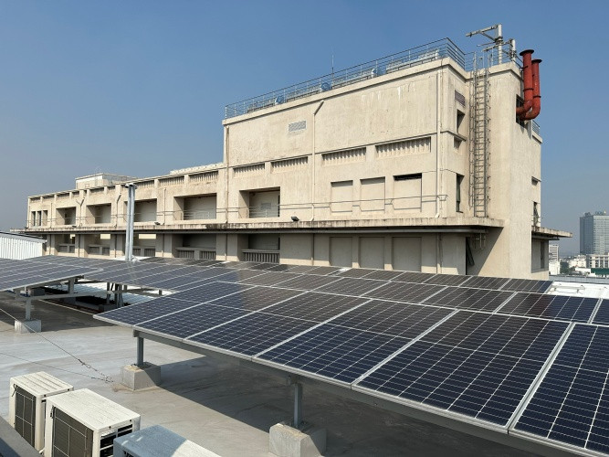 Hệ thống điện mặt trời mái nhà của tòa nhà Corner Stone