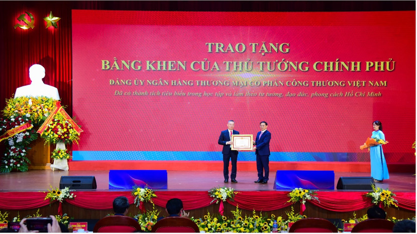 Đảng ủy VietinBank nhận bằng khen của Thủ tướng Chính phủ vì đã có thành tích tiêu biểu trong học tập và làm theo tư tưởng, đạo đức, phong cách Chủ tịch Hồ Chí Minh