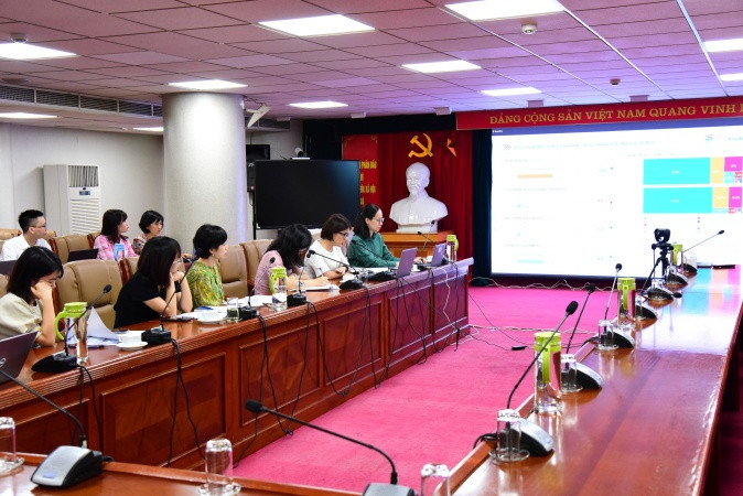 Đại diện VietinBank giải đáp các câu hỏi của nhà đầu tư tại hội nghị Đại diện VietinBank giải đáp các câu hỏi của nhà đầu tư tại hội nghị