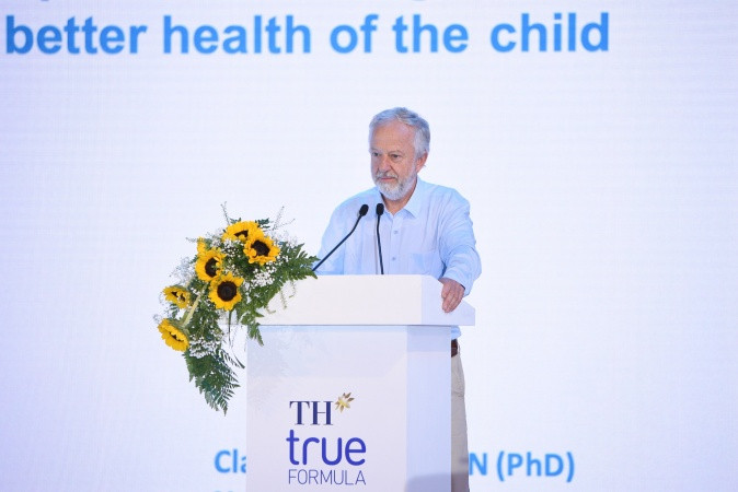 Đại diện Trung tâm Nghiên cứu dinh dưỡng con người – Pháp (CRNH) tại Hội thảo quốc tế Sản phẩm dinh dưỡng công thức từ sữa tươi – tháng 8/2023. Đây là một trong những đơn vị đã hợp tác nghiên cứu nhiều năm với Viện Dinh dưỡng TH. Đại diện Trung tâm Nghiên cứu dinh dưỡng con người – Pháp (CRNH) tại Hội thảo quốc tế Sản phẩm dinh dưỡng công thức từ sữa tươi – tháng 8/2023. Đây là một trong những đơn vị đã hợp tác nghiên cứu nhiều năm với Viện Dinh dưỡng TH.