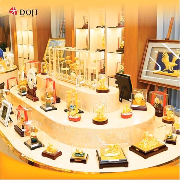 Từ nay đến 31/8/2023, DOJI tặng ưu đãi lên tới 20% cho mọi khách hàng khi mua sản phẩm quà tặng Kim Bảo Phúc.