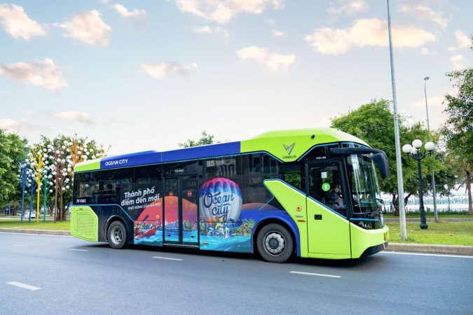 Du khách tới Ocean City được phục vụ tận tình bởi các tuyến xe buýt điện VinBus Du khách tới Ocean City được phục vụ tận tình bởi các tuyến xe buýt điện VinBus