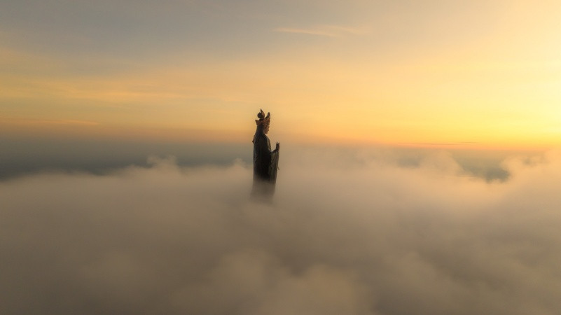 Tượng Phật Bà Tây Bổ Đà Sơn trên đỉnh núi Bà Đen. Ảnh: Nguyễn Minh Tú Tượng Phật Bà Tây Bổ Đà Sơn trên đỉnh núi Bà Đen. Ảnh: Nguyễn Minh Tú