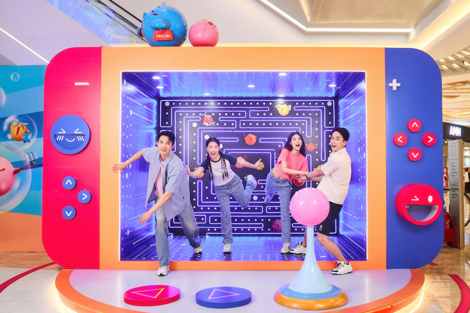 Giới trẻ “rần rần” check-in với máy game khổng lồ ngoài đời thực tại Vincom Mega Mall Smart City Giới trẻ “rần rần” check-in với máy game khổng lồ ngoài đời thực tại Vincom Mega Mall Smart City