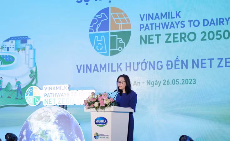 Bà Trần Thị Lan Anh – Tổng Thư ký VCCI, đại diện Hội đồng doanh nghiệp vì sự phát triển bền vững chia sẻ về những mục tiêu cụ thể của cam kết Net Zero 2050 của chính phủ