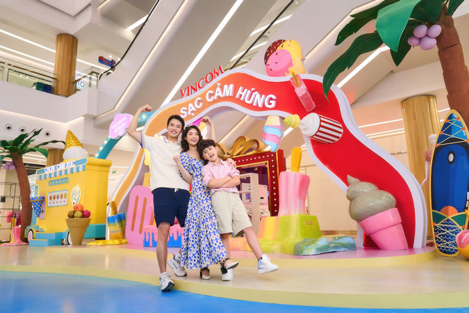 TTTM bên biển hồ Vincom Mega Mall Ocean Park biến hoá thành Bảo tàng kem trên ốc đảo xanh tươi mát. TTTM bên biển hồ Vincom Mega Mall Ocean Park biến hoá thành Bảo tàng kem trên ốc đảo xanh tươi mát.