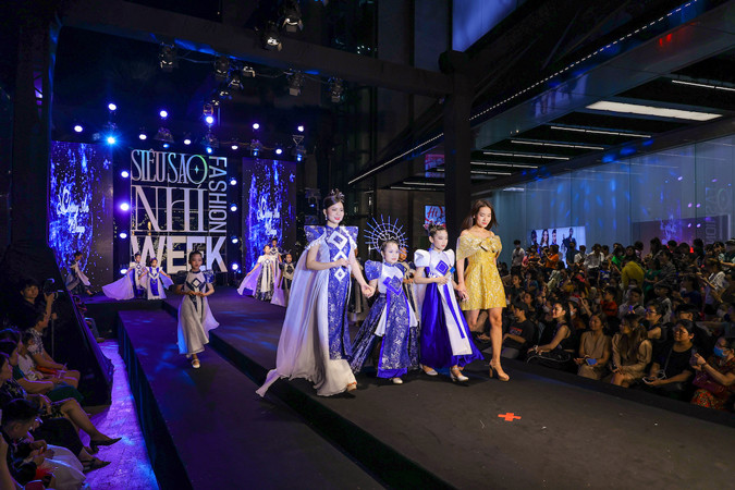 Hàng nghìn khán giả tới thưởng thức show diễn thời trang đỉnh cao nằm trong chuỗi Kidz Summer Fashion Tour với sự tham gia của hơn 100 người mẫu nhí Hàng nghìn khán giả tới thưởng thức show diễn thời trang đỉnh cao nằm trong chuỗi Kidz Summer Fashion Tour với sự tham gia của hơn 100 người mẫu nhí