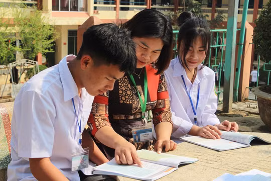 Lưu ý việc thực hiện chế độ, chính sách đối với cán bộ quản lý trường học sau sắp xếp