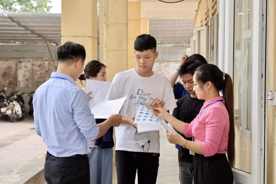 Kết thúc ngày thi đầu tiên: Tăng mạnh số thí sinh bị đình chỉ thi