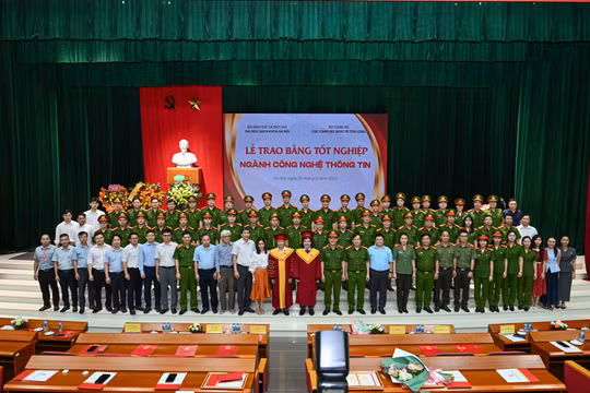 Nhiều học viên Công an tốt nghiệp xuất sắc chương trình đào tạo cử nhân ngành Công nghệ ĐH Bách khoa